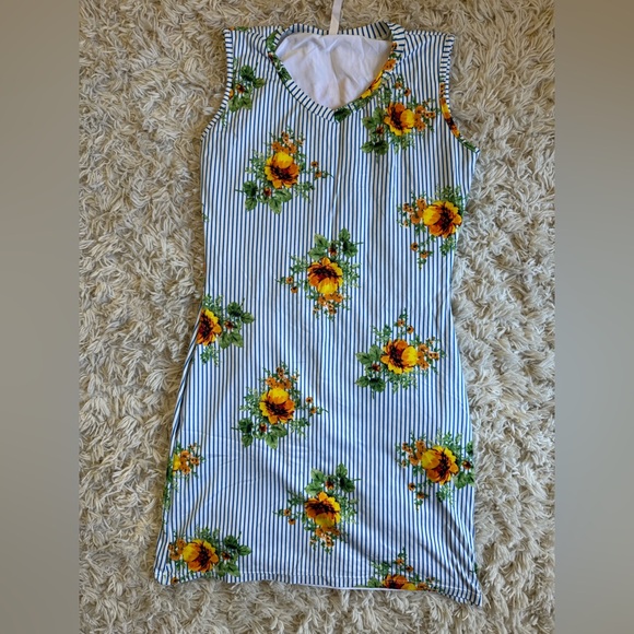 Dresses & Skirts - Floral Striped Sleeveless Dress